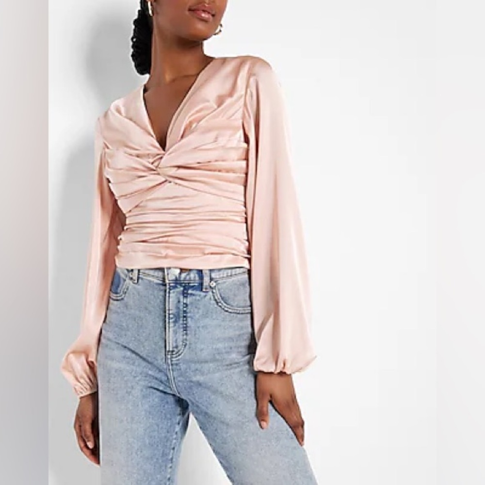 Express

Twist Front Tie Back Top
Size: XS
Color: Pale Pink